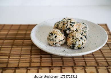 Rice Ball Seaweed Images Stock Photos Vectors Shutterstock