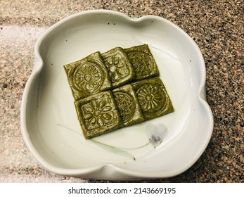 Korean rice-flour cake flavored with mugwort.