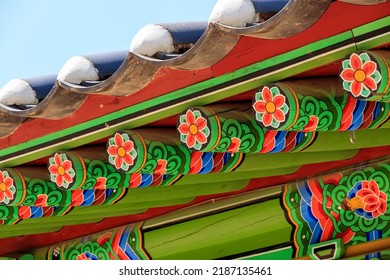 Korean traditional eaves. The eaves of traditional temples. Beautiful Korean traditional eaves.
