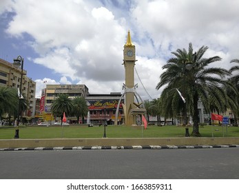 Kota Bharu Kelantan Malaysia 24 Feb. 2020 :This Clock Tower Is One Of The Landmarks Of Kelantan. The Tower Is Surrounded By An Estimated 37 Dates Trees. 