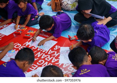 Kota Bharu, Kelantan, Malaysia - November 28, 2015; Children In Coloring Contest.