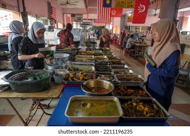 Kota Bharu, Malaysia - October 2022: Prepared Food Stalls At The Siti Khadijah Market On October 7, 2022 In Kelantan, Malaysia.
