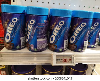 Kota Kemuning, Malaysia - 11 July 2021 : CADBURY Powder Oreo Instant Hot Chocolate For Sell On The Supermarket Shelf With Selective Focus.