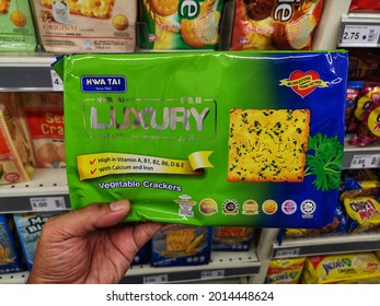 Kota Kemuning, Malaysia - 18 July 2021 : Hand Hold A Packed Of Hwa Tai Luxury Vegetable Crackers For Sell In The Supermarket With Selective Focus.