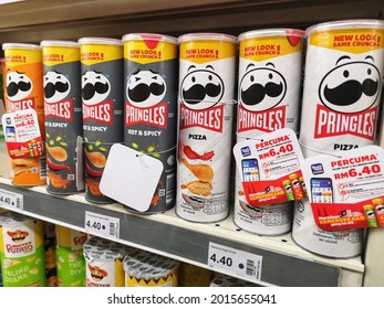 Kota Kemuning, Malaysia - 18 July 2021 : PRINGLES Products Displayed For Sell On A Supermarket Shelf. Mobile Photoghpy. 
