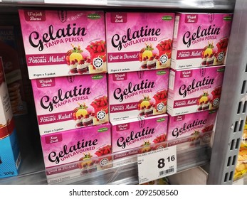 Kota Kemuning, Malaysia - 9 December 2021 : New Look A Boxed Of Gelatine Unflavoured Display For Sell On The Supermarket Shelf With Selective Focus. 