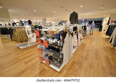 3,018 Uniqlo store Images, Stock Photos & Vectors | Shutterstock