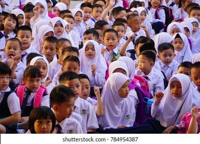 4,922 Malaysian school children Images, Stock Photos & Vectors ...