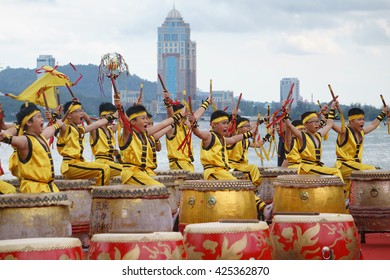 Kota Kinabalu Sabah Malaysia - May 22, 2016 : A Group Of Kids Performing Chinese Drum During Festival In Kota Kinabalu Sabah On May 22, 2016.