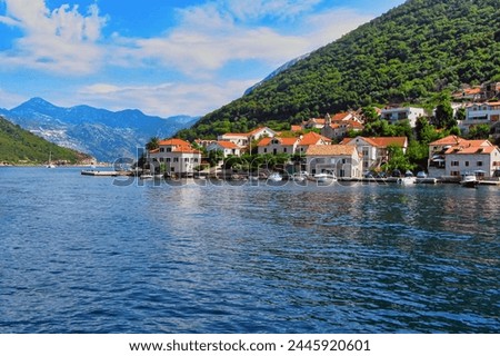 Kotor in Montenegro ist eine wunderbare stadt mit einem schönen Hafen.