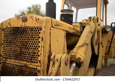 Kozani, Greece - October 2019: Part Of A Rusty Caterpillar Bulldozer Loader Heavy Machinery. At A Truck Cemetery.