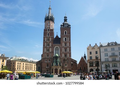 KRAKOW, POLAND - MAY 29, 2016: View To The St. Mary's Basilica On The Main Market Square. The Church Was Built In The 14th Century And Serve As One Of The Best Examples Of Polish Gothic Architecture. 