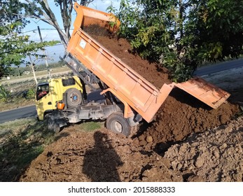 Krandegan, Madiun, East Java, Indonesia, July 28, 2020. A Dump Truck Is Unloading Soil By Raising The Tailgate