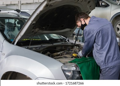 Krasnodar, Russia - April 28, 2020: Renault Auto Show In Adygea. Locksmith Works In Protective Mask. Maintenance Car Renault Duster. Quarantine. Coronavirus (Covid-19). Pandemic.