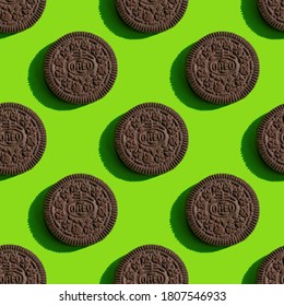 Krasnoyarsk, Russia, August 30, 2020 Oreo Cookies. Seamless Texture With Hard Shadows. Macro Pattern On A Green Background.