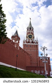 Kremlin clock tower, with a red star on the tower