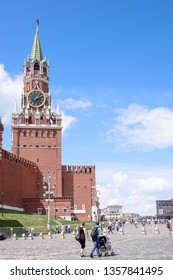Kremlin clock tower, with a red star on the tower