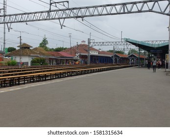 1000 Jakarta Commuter Train Stock Images Photos Vectors