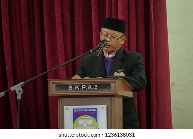 KUALA LUMPUR, 21 NOV 2018. Unidentified Students And Parents During Year End Prize Giving Caremony At Primary School In Selangor, Malaysia.