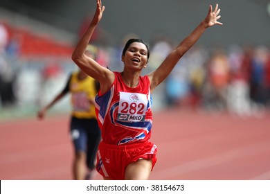 KUALA LUMPUR - AUGUST 15: Thailand's Visually Impaired Athlete Phimnara Piamthanakankun Celebrates At The Track And Field Event Of Fifth ASEAN Para Games August 15, 2009 In Kuala Lumpur.