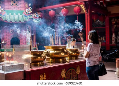 Kuala Lumpur Circa 2017 Taoist Devotee Stock Photo 689320960 | Shutterstock