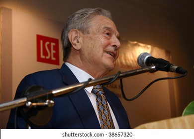 KUALA LUMPUR - DECEMBER 15: George Soros At The London School Of Economics Alumni Dinner, Ritz Carlton Hotel December 15, 2006 In Kuala Lumpur, Malaysia.