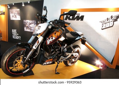 KUALA LUMPUR - FEBRUARY 23: A 2012 KTM DUKE 200 Is On Display During MotoXpo Show & Conference (MotoXpo KL 2012) On February 23, 2012 At The Putra World Trade Centre (PWTC) In Kuala Lumpur, Malaysia