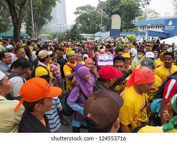 KUALA LUMPUR - JANUARY 12 :Crowd Moving Towards Stadium Merdeka During The People's Uprising Rally On January 12, 2013 In Kuala Lumpur.