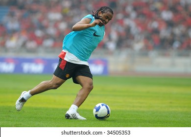 KUALA LUMPUR - JULY 17: Anderson Of Manchester United Team Warms Up Before Friendly Match Against Malaysia XI Team At National Stadium July 17, 2009 In Kuala Lumpur.