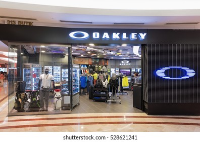oakley store queenstown