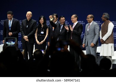 KUALA LUMPUR, MALAYSIA 02 JUNE 2016 - Prime Minister Of Cambodia, Hun Sen, Shows A Symbolic Bell Accepted To Host The World Economic Forum (WEF) Ranked ASEAN In 2017 At The Closing Ceremony.