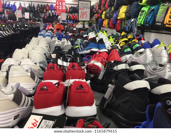 sport shoes warehouse