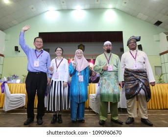 KUALA LUMPUR, MALAYSIA - APRIL 28, 2018 : President Peoples Justice Party (PKR) Wan Azizah (C) A Candidate For Pakatan Harapan In Pandan (P100) Parliament During Nomination Day 14th General Election.