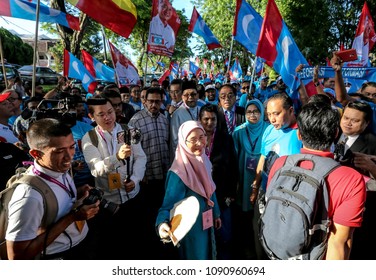 KUALA LUMPUR, MALAYSIA - APRIL 28, 2018 : President Peoples Justice Party (PKR) Wan Azizah A Candidate For Pakatan Harapan In Pandan (P100) Parliament During Nomination Day 14th General Election.