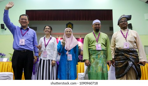 KUALA LUMPUR, MALAYSIA - APRIL 28, 2018 : President Peoples Justice Party (PKR) Wan Azizah (C) A Candidate For Pakatan Harapan In Pandan (P100) Parliament During Nomination Day 14th General Election.