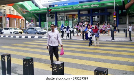 KUALA LUMPUR, MALAYSIA, AUGUST 13, 2017 : Pedestrian Crossing Jalan Tun Perak Road In Kuala Lumpur Near Masjid Jamek LRT Station.