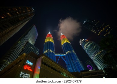 Kuala Lumpur, Malaysia. August 31st, 2022 : Night View Of Petronas Twin Towers KLCC Which Lights Up 
Malaysian Flag Color During Malaysia Independance Day 