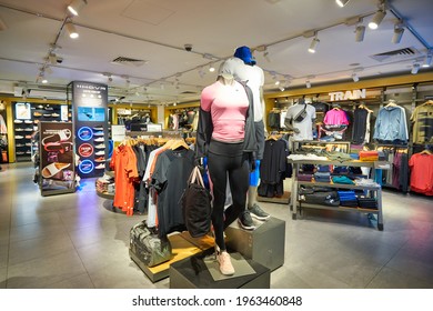 hammer casual Portal 2,987 Under Armour Images, Stock Photos & Vectors | Shutterstock