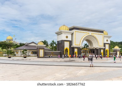 246 Kuala Lumpur The Gate Of King Images, Stock Photos & Vectors ...