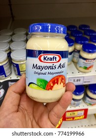 Kuala Lumpur, Malaysia - December 2017: Hand Holding KRAFT Mayo Original Flavour In Supermarket