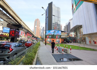 KUALA LUMPUR, MALAYSIA - DECEMBER 25, 2017: Bukit Bintang, Malay Word For Start Hill Have Grown To Business, Shopping And Entertainment Hub Since Its Humble Beginning Of 1960s. 