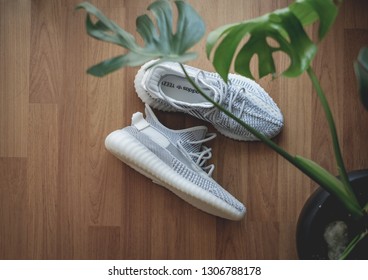 yeezy 350 v2 static reflective Babies & Kids Carousell Hong