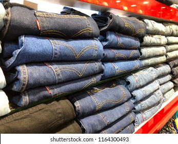 1,112 Levi's store Images, Stock Photos & Vectors | Shutterstock