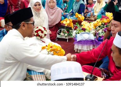 Solemnisation akad nikah Images, Stock Photos & Vectors  Shutterstock