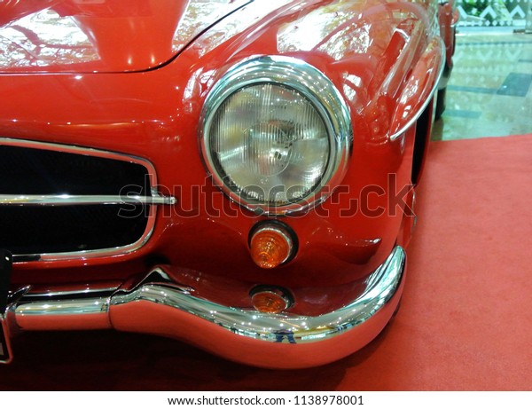 KUALA LUMPUR,\
MALAYSIA -JULY 26, 2017: Classic car headlight and fog lamp. It is\
well preserved by owner.\
\
\
