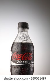 2,722 Coca cola bottle black background Images, Stock Photos & Vectors ...