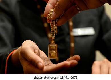 Kuala Lumpur, Malaysia : March 30, 2021 - Islamic Pawnshop consultants conduct the transaction of valuing jewelry for the sale and purchase of used gold according to sharia law.