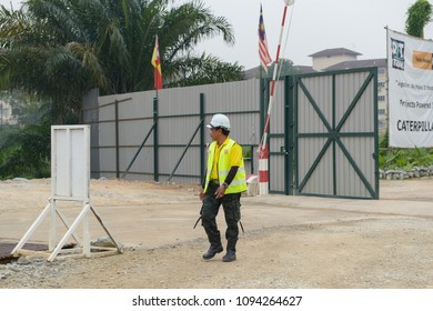 Kuala Lumpur, Malaysia - May 15, 2018 : Worker At A Construction Site Wearing Proper Attire At Kuala Lumpur, Malaysia.