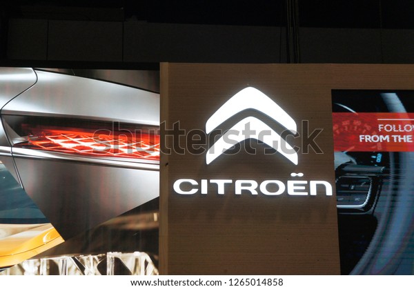 KUALA LUMPUR, MALAYSIA -NOVEMBER 23, 2018: Selected
focused of Citroen car emblem and brand logo at car body. Modern
& high technology car build by France famous car manufacturer.
 