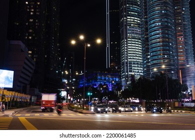 Kuala Lumpur, Malaysia - November 28, 2019: Kuala Lumpur Downtown, Night Street View With Cars And Ordinary People Walking The Street